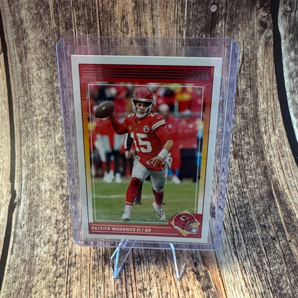 Score Patrick Mahomes II No. 137 Football Trading Card Item #PHK2426